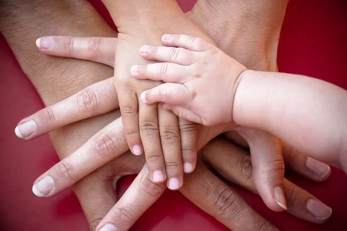 haende_einer_familie