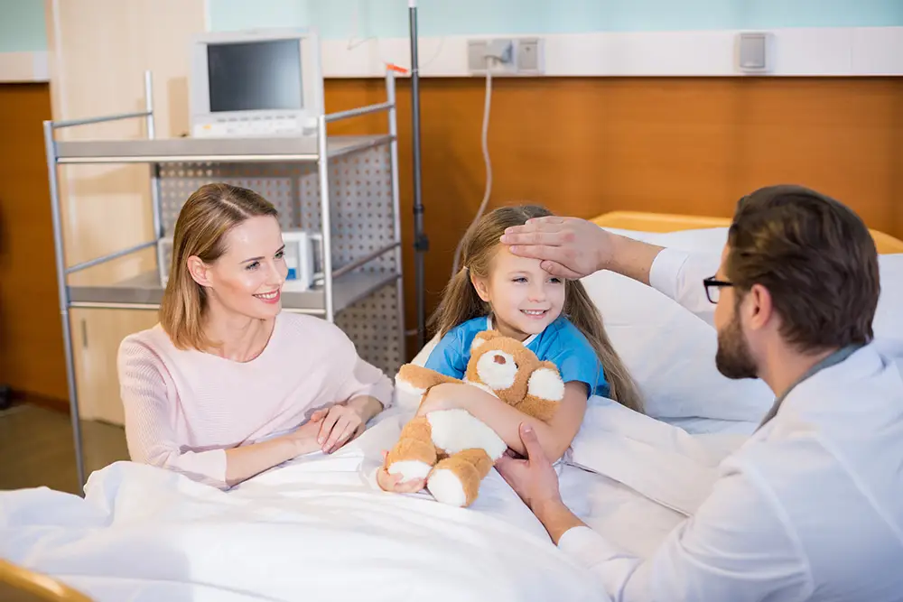 krankenhaus_arzt_untersuchung_kind